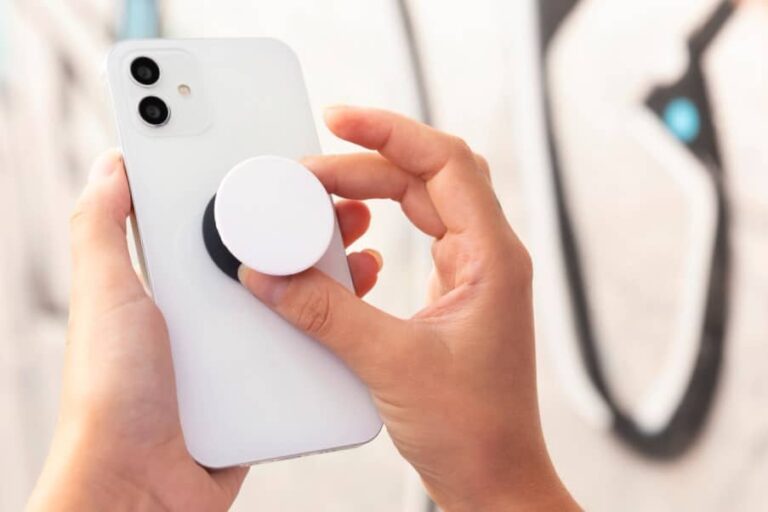 Venta de fundas para móviles por mayor - mano